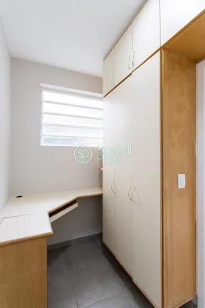 Imagem Apartamento com 134m² de área útil. São 3 dormitórios ( 1 suíte ) e 1 vaga de garagem. Living ...