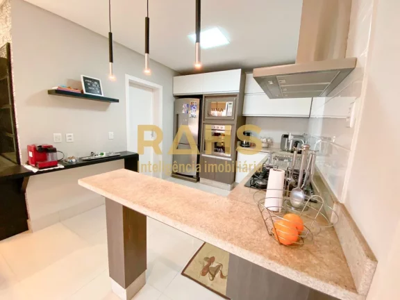 Imagem Lindo sobrado averbado, mobiliado com muito requinte e bom gosto! Em ótima localização, entre o N...