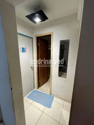 Imagem Casa à Venda na Zona Norte de Londrina com Piscina, 2 Quartos, Escritório e Excelente Localização Próxima à Av. Saul Elkind