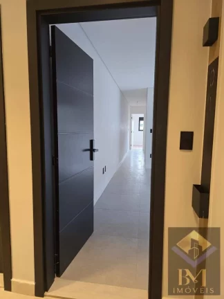 Imagem Lindo apartamento em prédio 2 andares com elevador.