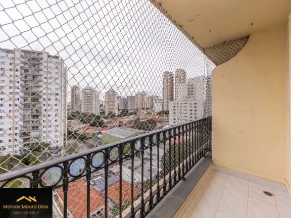 Imagem Apartamento na Pompéia, com 3 dormitórios, 1 suíte, e 2 vagas e dependência de serviço completa. Edifício com Portaria 24 hs, Gerador e Lazer