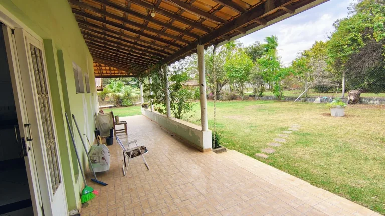 Imagem Casa à venda no Jardim Colonial 1 Araçoiaba da Serra-SP: 2 quartos, 1 sala, 2 banheiros, 2 vagas de garagem, 800m² de área.