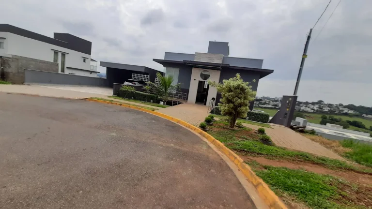 Imagem Casa alto padrão no condomínio Vila Real