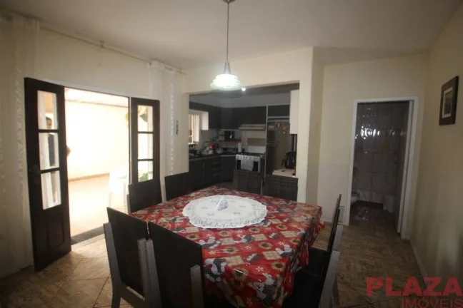Imagem Casa no Centro | 9 Dormitórios | 4 Vagas | 300m² de Terreno | Permuta Menor | Balneário Camboriú – SC
