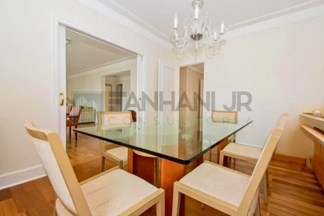 Imagem Imperdível! Apartamento de alto padrão com 3 suítes e 4 vagas na Cerqueira César, São Paulo-SP - 208m². Confira já!