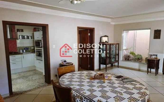 Imagem Pronto para Morar - Casa a venda com Espaço Gourmet e Piscina no Glebas Califórnia!