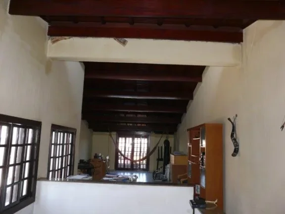 Imagem ???? Sobrado Amplo com Estilo Clássico - 4 Quartos, Suíte com Banheira e Muito Espaço!