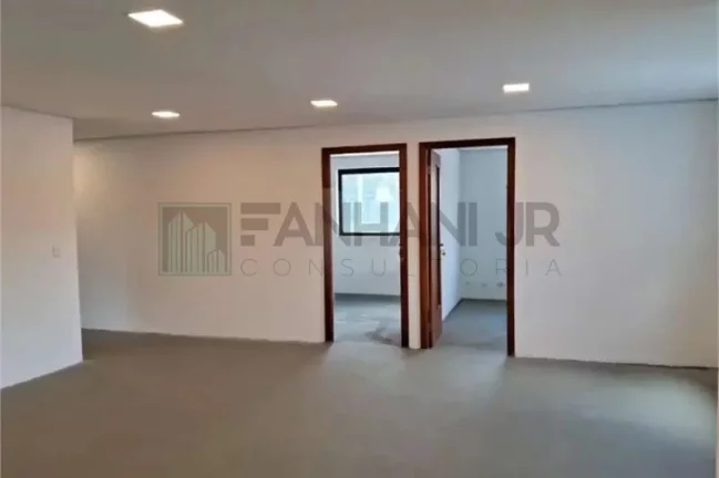 Imagem Casa Comercial para Locação em São Paulo-SP, Bairro Jardim América: 8 Salas, 8 Banheiros, 700m² de Área