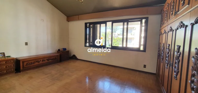 Imagem Casa 4 dormitórios à venda Centro Santa Maria/RS