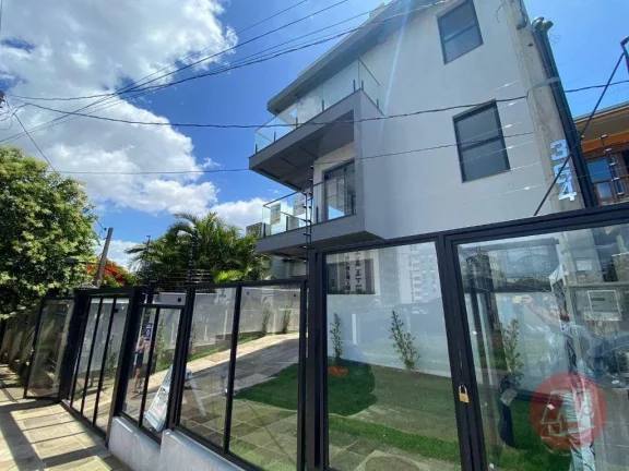 Imagem No bairro Tristeza, casa em condomínio com 2 andares, 3 dormitórios, suíte e 2 vagas.