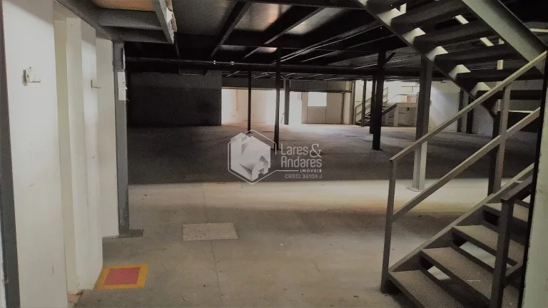 GALPÃO INDUSTRIAL/COMERCIAL NA CASA VERDE COM 861 M² DE ÁREA CONSTRUÍDA, SENDO 500 M² DE PISO E 445 M² DE MEZANINO.