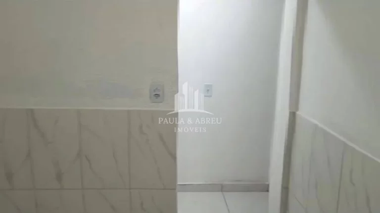 Imagem Aluga Salão Comercial em Avenida, 80m², Quarto, Lavanderia, Cozinha, 1 Banheiro, Porta Automática, no Jardim Zaíra, Mauá-SP