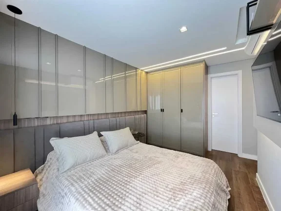 Imagem Apartamento mobiliado com 3 dormitórios sendo 1 suíte e 2 vagas de garagem em Balneário Camboriú