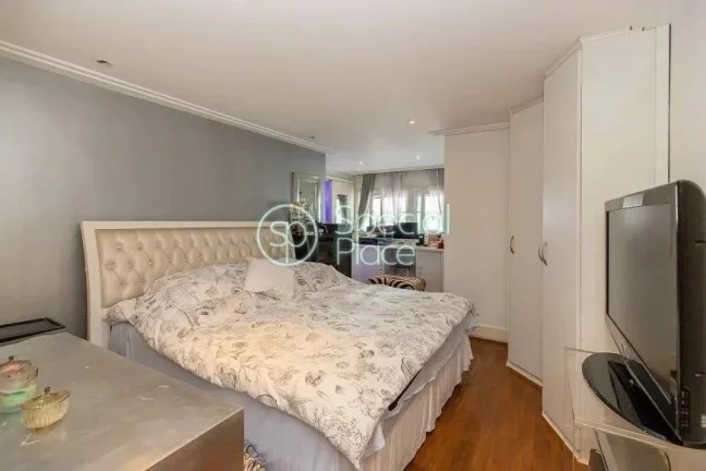 Imagem Apartamento com 180m², reformado na parte plana do Jardim América. Possui piso em tacos de madeira...