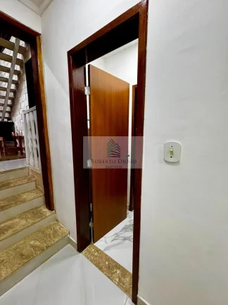 Imagem Impecável casa em condomínio no Camorim, Rio de Janeiro-RJ: 3 quartos, 3 suítes, 1 sala, 5 banheiros, 300m² de área.