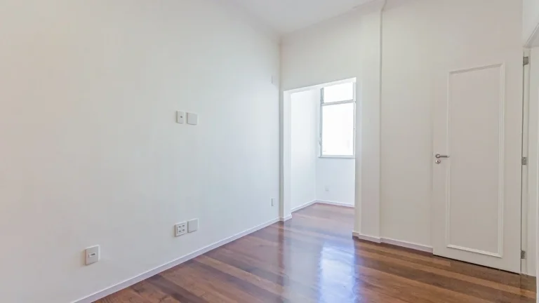 Imagem Apartamento 139M², 2Q, 1 Banheiro, 1 Vaga, Varanda, Armários.