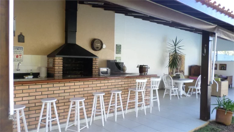 Imagem Sobrado à venda com 4 quartos, sendo 4 suítes, em Granja Viana, Carapicuíba - SP
