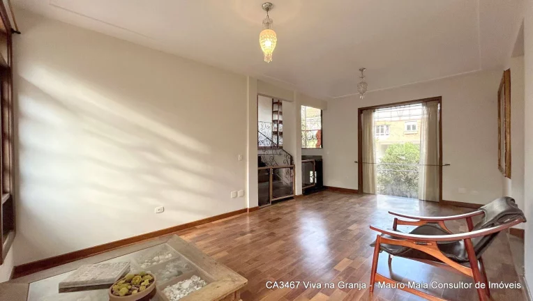 Imagem Casa Alto Padrão em São Paulo II, Cotia/SP espaçosa e recém reformada