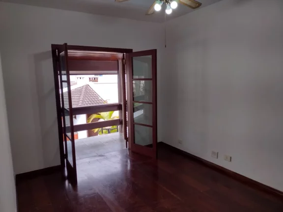 Imagem Casa em Condomínio para Locação em Santana de Parnaíba / SP no bairro Alphaville