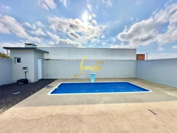 Imagem Casa com piscina , no centro com 03 dormitórios