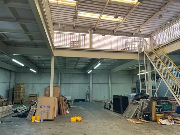 Imagem Galpão, 820 m² - venda por R$ 3.000.000 ou aluguel por R$ 20.000/mês - Vila Amorim - Suzano/SP