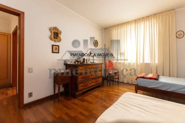 Imagem Belíssimo apartamento, amplo e bem distribuído, totalmente reformado, living para 02 ambientes, te...