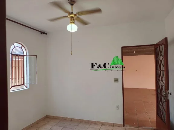 Imagem Casa para Venda em Limeira, Vila Queiroz, 4 dormitórios, 1 suíte, 2 banheiros, 4 vagas