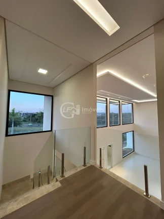Imagem Imperdível: Casa de luxo em condomínio à venda em Campo Grande-MS, Residencial Damha III - 4 quartos, 4 suítes, 3 salas, 1 banheiro, 4 vagas de garagem, 350m² de área.