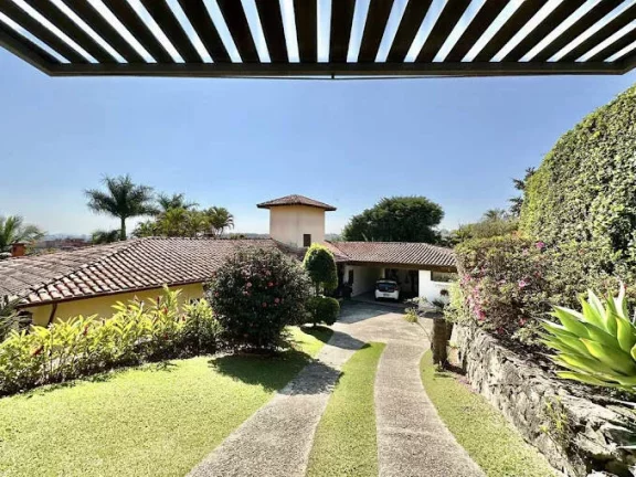 Imagem Cond. Vila Velha - Rústica, TÉRREA em 4 lotes, 5 dorm/3ste, piscina!
