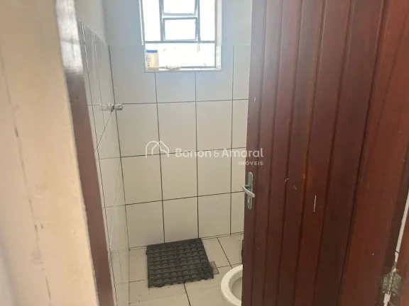Imagem Casa para locação no bairro Taquaral em Campinas/SP. Na parte superior, living para 2 ambientes, 3...