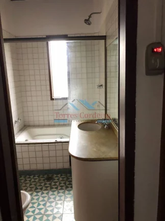 Imagem Sobrado com 4 dorm. (1 suíte) + 2 vagas e Piscina- Instituto de Previdência