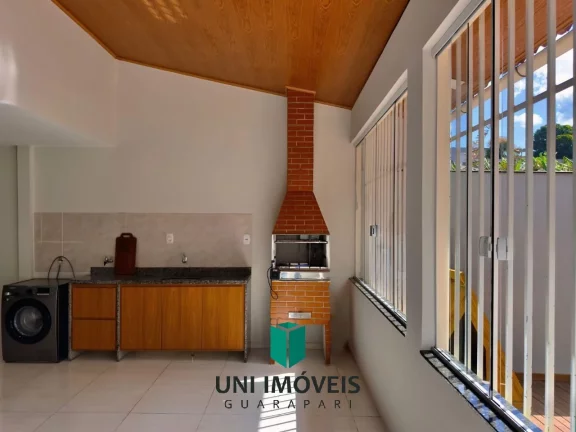 Imagem Triplex à venda em bairro nobre de Guarapari com área gourmet e deck para lagoa