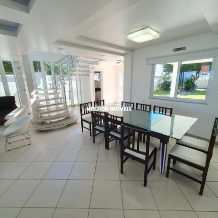 Imagem Casa Alto Padrão á venda localizada na Praia do Estaleirinho em Balneário Camboriú
