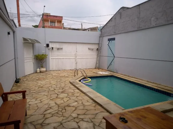 Imagem Sobrado com piscina aquecida, 02 dorm grandes com varanda sendo 01 suíte, área de serv. 02 wcs, 02...