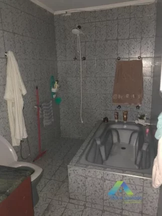 Imagem Excelente sobrado com 3 dormitórios, 3 vagas, 3 banheiros com facil acesso a comércios e principais avenidas