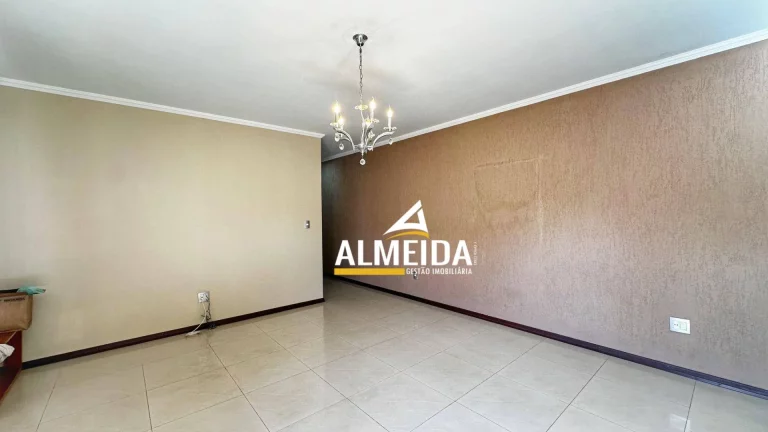 Imagem Casa com 3 dormitórios para alugar, 450 m² por R$ 3.825,00/mês - Vila Saibreiro - Rio Claro/SP