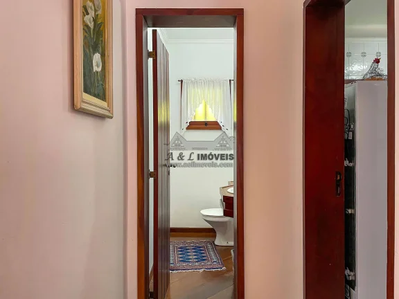 Imagem Casa à venda em Campos do Jordão - Com 4 dormitórios próximo ao Capivari