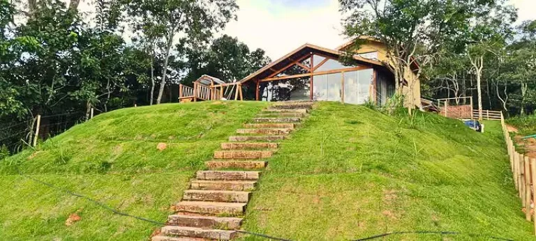 Imagem Entrou, Viveu: A Praticidade de uma Casa Pronta na Mantiqueira
