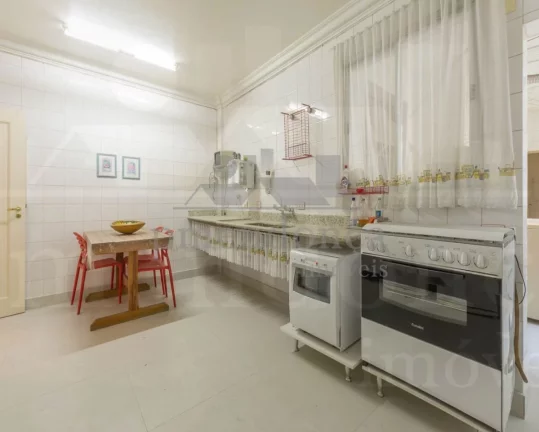 Imagem Apartamento em Higienópolis com 3 quartos sendo 1 suite e 1 vaga, 217 m2