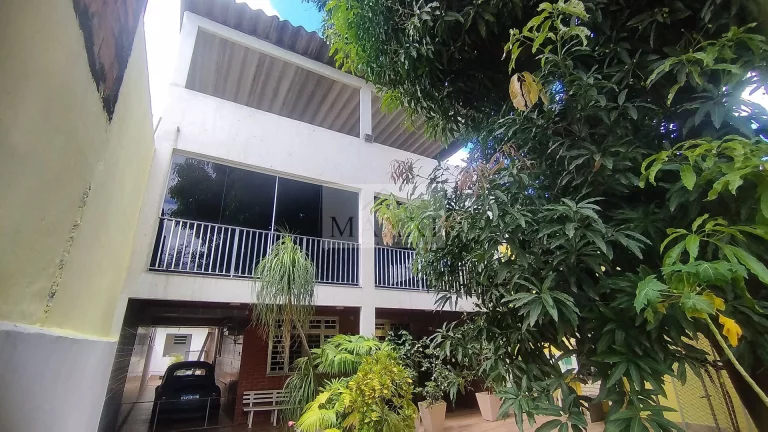 Ampla Casa Duplex com Anexo, Churrasqueira e 8 Vagas – Taquara