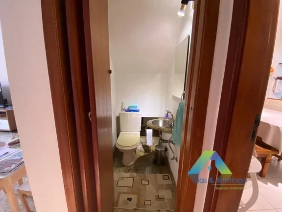 Imagem Sobrado com 4 Quartos e 5 banheiros à Venda, 180 m² por R$ 899.900