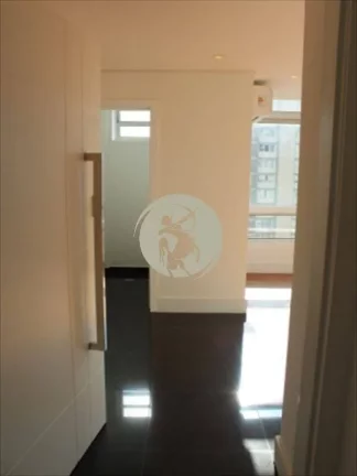 Imagem OPORTUNIDADE AMPLO E TOTALMENTE REFORMADO! O APARTAMENTO ACABA DE PASSAR POR UMA REFORMA COMPLETA, Q...