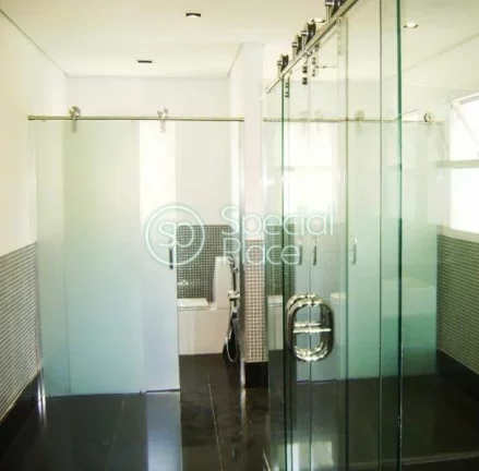 Imagem EXCELENTE CONDOMÍNIO COM 9 CASAS. GARAGEM SUBTERRÂNEA, MUITO VERDE E BASTANTE ACONCHEGANTE. CASA R...