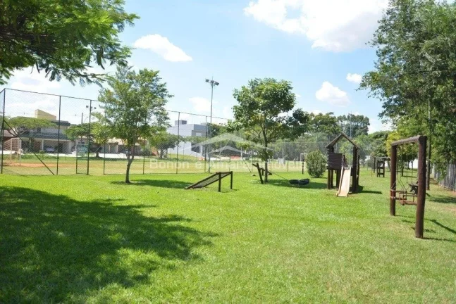 Imagem Sobrado amplo com 3 quartos (sendo 1 suíte com closet), no Condomínio Campos do Conde I.
Térreo c...