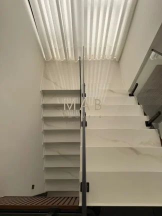 Imagem Imponente Casa de Luxo em Condomínio nos Ingleses, Florianópolis-SC: 5 quartos, 3 suítes, 3 salas, 5 banheiros, 424m² de área.