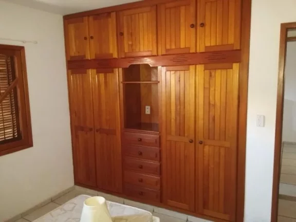 Imagem Imperdível casa em condomínio à venda em Macaé-RJ, no bairro Riviera Fluminense! 4 quartos, 2 suítes, 1 sala, 3 banheiros, 2 vagas de garagem, 120,00 m2 de área.