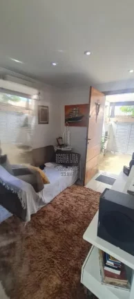 Imagem Seu novo lar em Santos: Casa espaçosa de 3 quartos com edícula para a família.