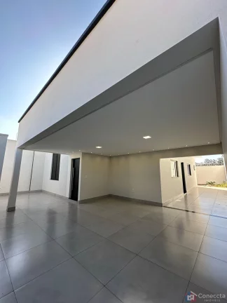 Imagem Casa à Venda no Afonso Queiroz em Patos de Minas – 3 Quartos, Suíte, Churrasqueira e Segurança