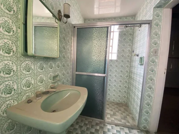 Imagem Casa Antiga, Bem Conservada e Espaçosa no bairro São José em Barbacena