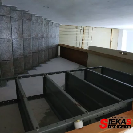 Imagem Salão Comercial na Vila Santana, São Paulo-SP: 2 Salas, 6 Banheiros, 3 Vagas, 300m². Venha Conferir!